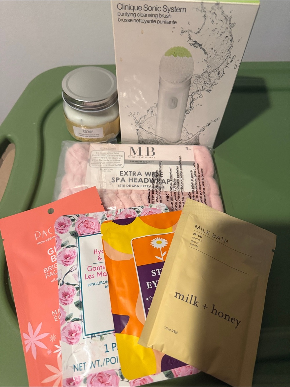 Clinique Sonic Cleansing Brush Spa Self Care Beauty Gift Bundle
